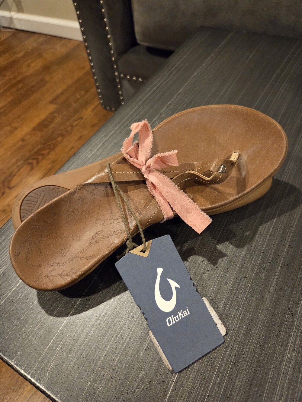 NWT OluKai Honu Women's Tan Leather Sandals sz 10